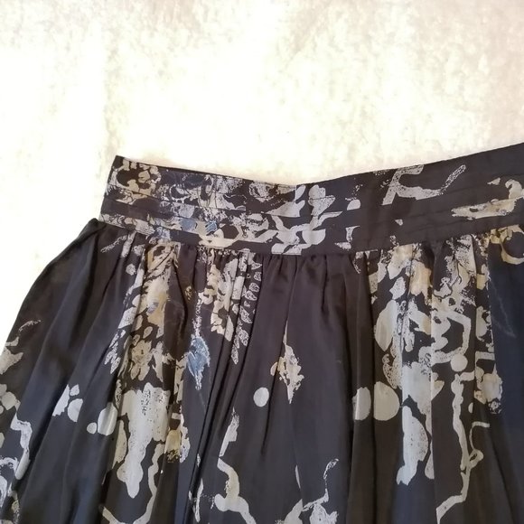 H&M floral flowy skirt, size 6 - Picture 2 of 7